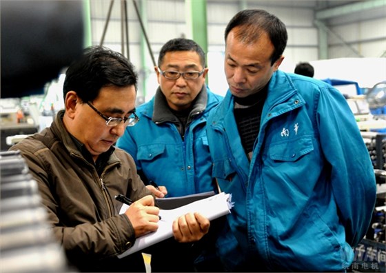 审核专家在皖南电机生产现场审核 审核专家在皖南电机生产现场审核
